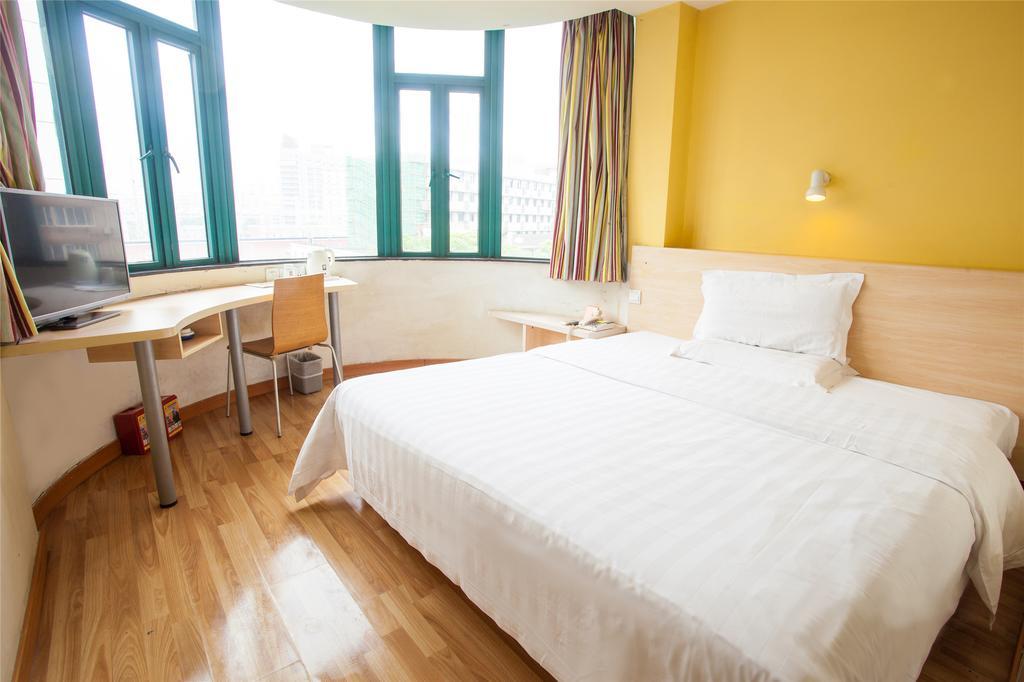 7Days Inn Qingdao Wusi Square Middle Xianggang Road Habitación foto